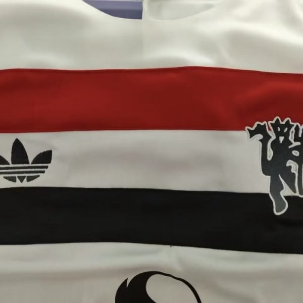 3ª Equipación Manchester United 2024/25 - Imagen 3
