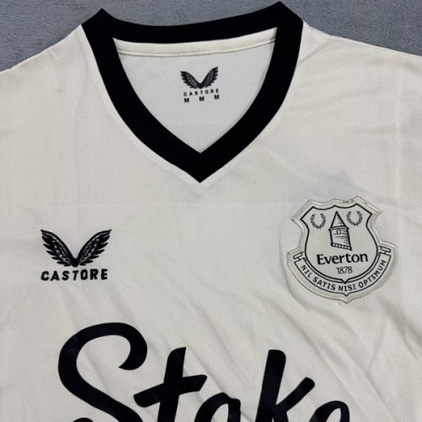 2ª Equipación Everton 2024/25 - Imagen 3