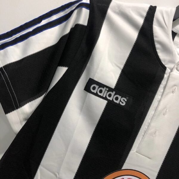 1ª Equipación Newcastle 1995/97 - Imagen 4