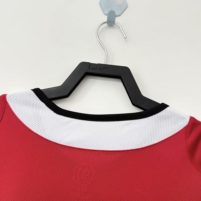 1ª Equipación Manchester United 2005/06 - Imagen 8