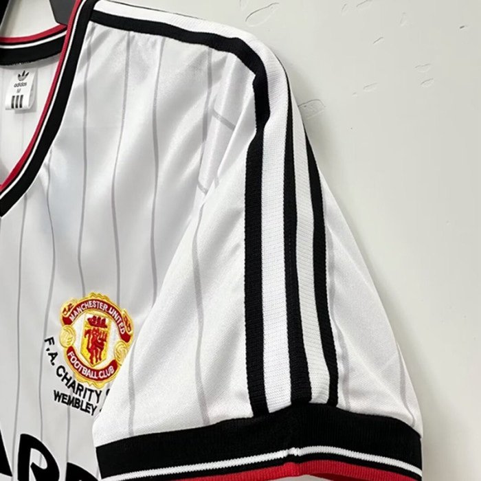 2ª Equipación Manchester United 1983 - Imagen 9