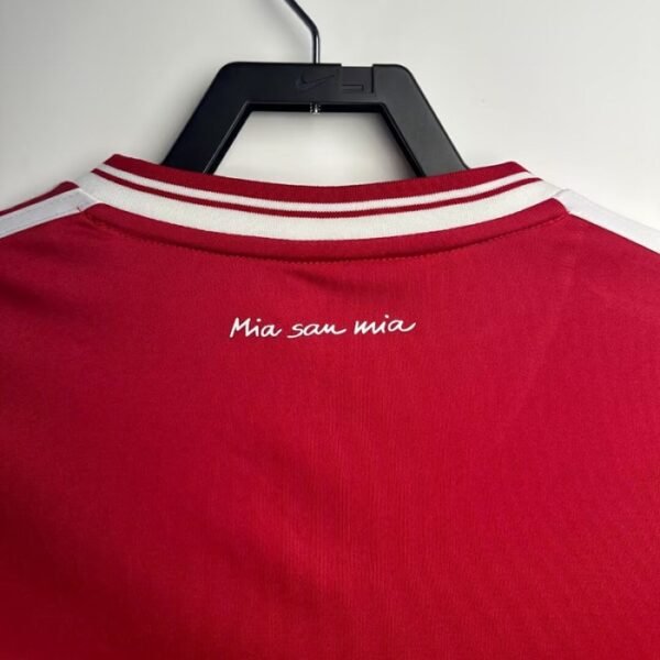 1ª Equipación Bayern 2013/14 - Imagen 4