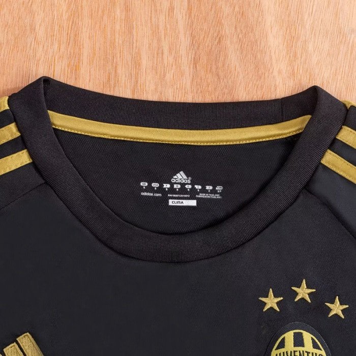 3ª Equipación Juventus 2015/16 - Imagen 7
