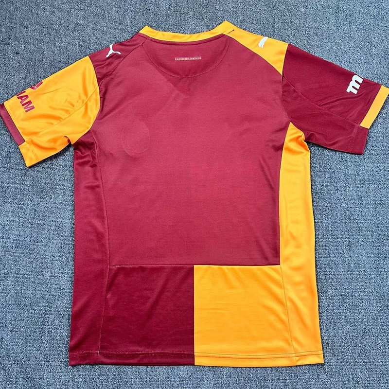 1ª Equipación Galatasaray 2025/26 - Imagen 2