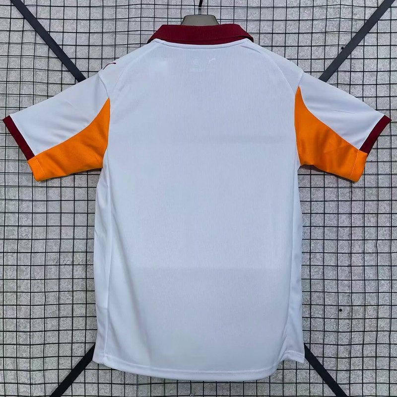 2ª Equipación Galatasaray 2025/26 - Imagen 2