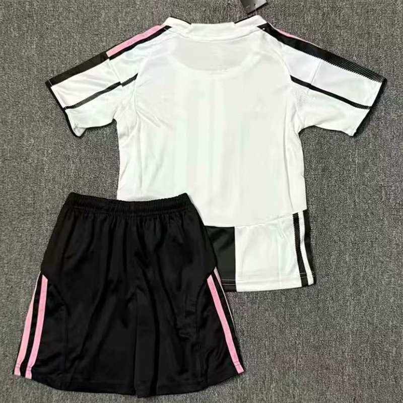 1ª Equipación Juventus 2025/26 (kit) - Imagen 2