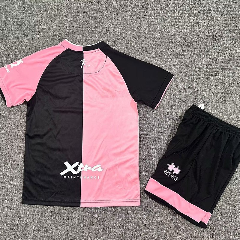 2ª Equipación Queens Park Rangers 2025/26 (kit) - Imagen 2